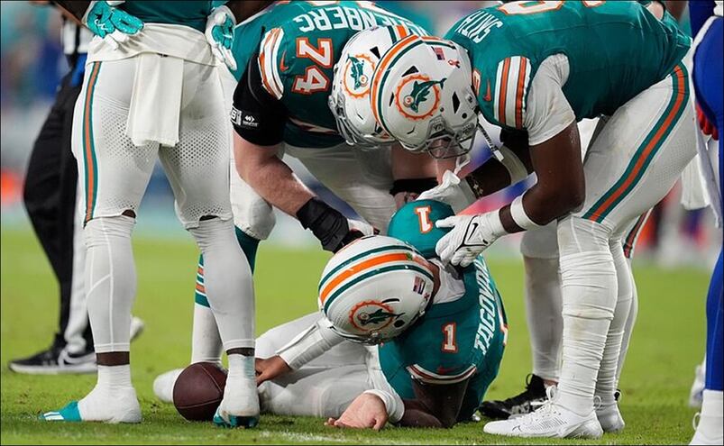 NFL presenta siete cascos nuevos para reducir el número de conmociones cerebrales