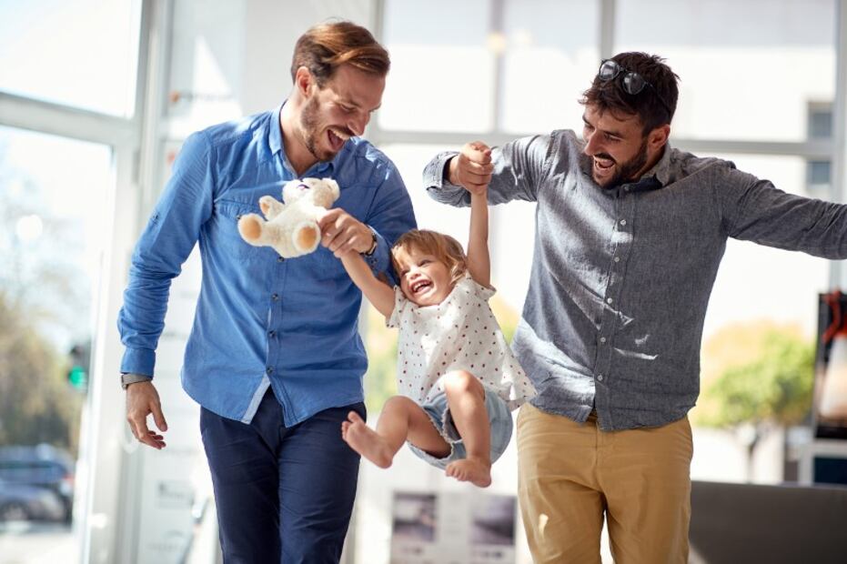 La lista de países donde las parejas homosexuales SÍ pueden adoptar