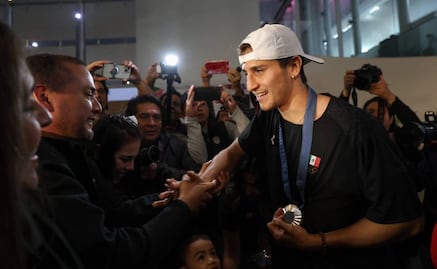 Marco Verde boxeador que conquistó la plata en Paris 2024 regresó a México como una superestrella