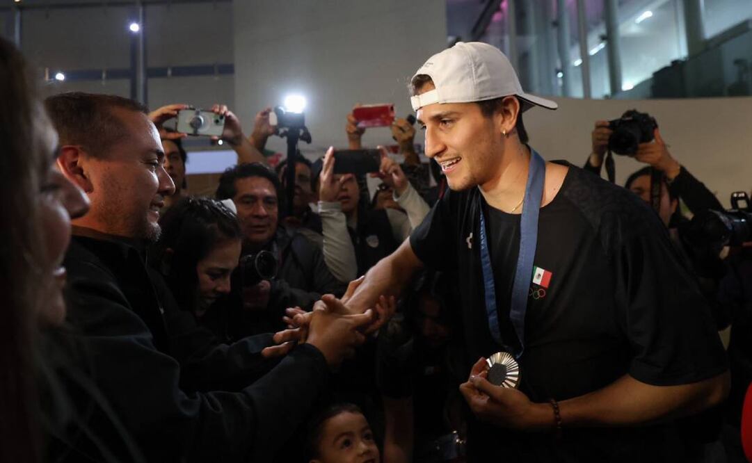 Marco Verde llegó presumiendo la medalla de plata obtenida en Paris 2024. Foto: Diego Simón.
