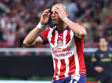 Periodista de ESPN explotó en contra del Chicharito Hernández por su nivel en Chivas: "Da lástima"