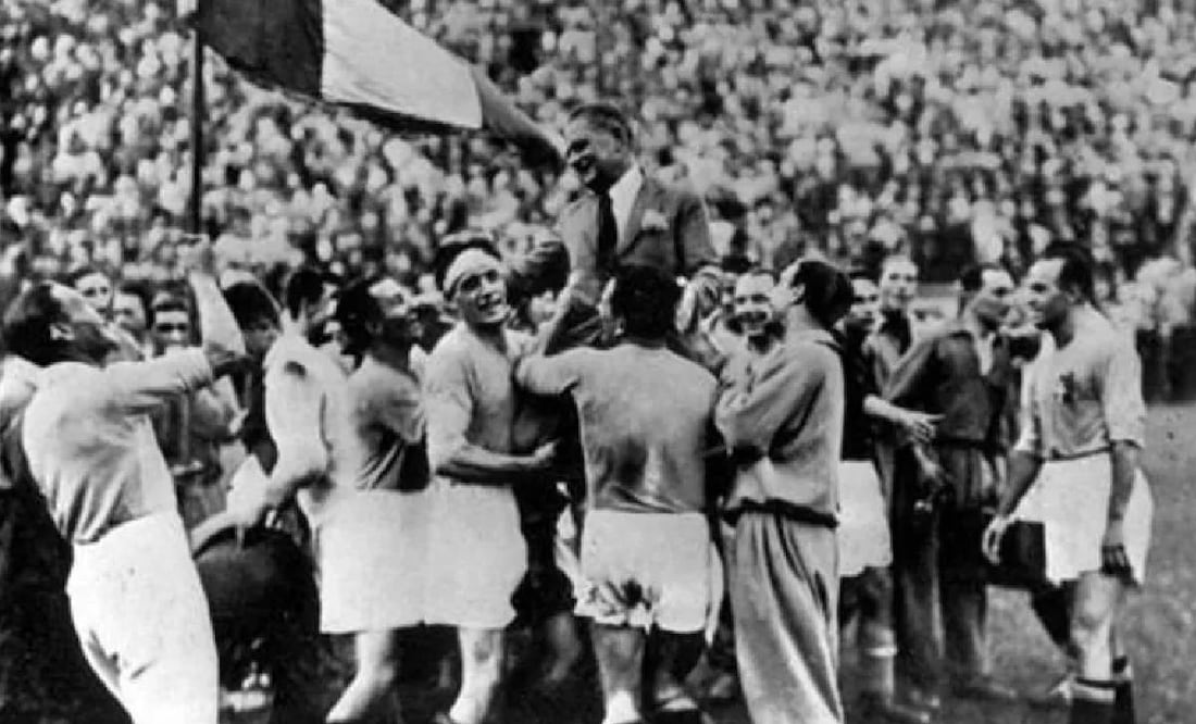 La selección de Italia, amenazada por Benito Mussolini, salvó la vida tras ganar el Mundial de 1934. Foto: Especial