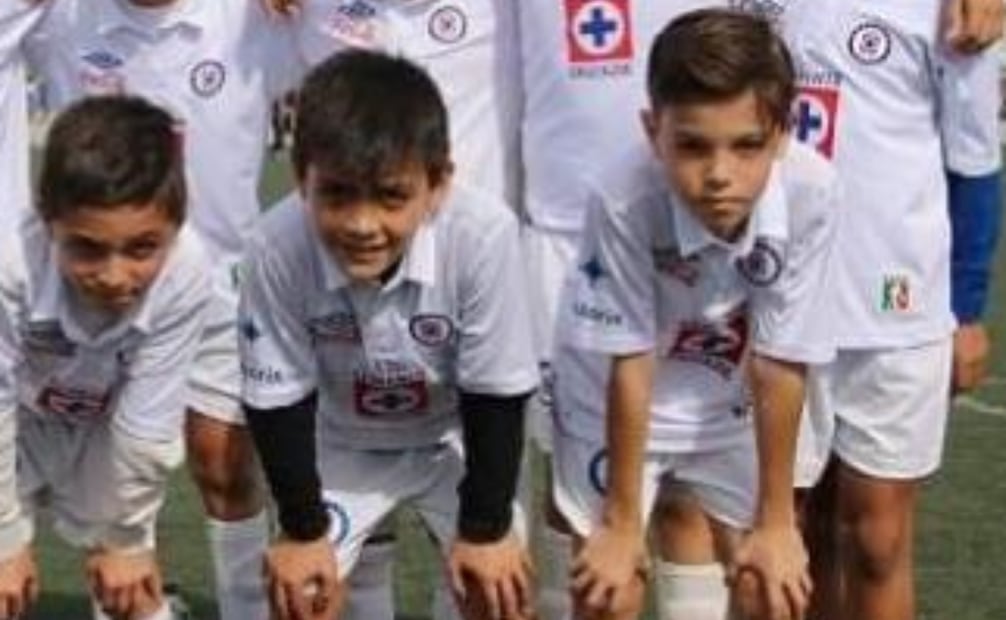Gilberto Mora con su pasado con Cruz Azul / Foto: Especiales