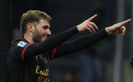 Santiago Giménez anota el gol de la victoria para Milan sobre Hellas Verona