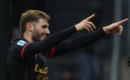 Santiago Giménez anota el gol de la victoria para Milan sobre Hellas Verona