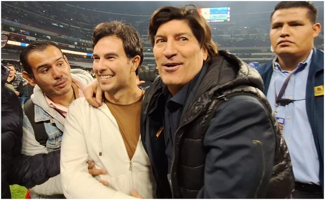 Checo Pérez con su ídolo Iván Zamorano