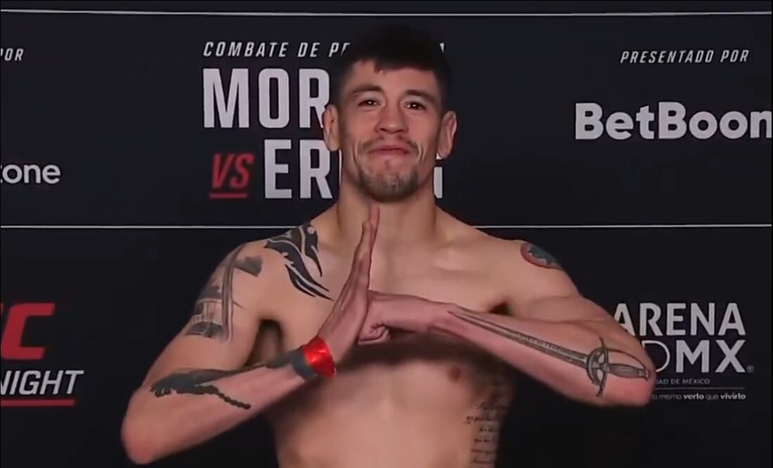 Brandon Moreno libró sin problemas su cita con la báscula previo a su combate ante el australiano Steve Erceg. FOTO: Captura