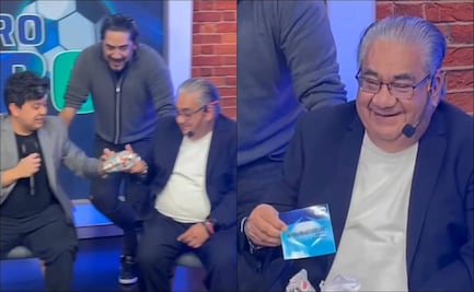 Raúl Sarmiento recibe un paquete de 'pastillitas azules' en intercambio navideño ¿Le sabrán algo?