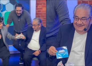 Raúl Sarmiento recibe un paquete de 'pastillitas azules' en intercambio navideño ¿Le sabrán algo?