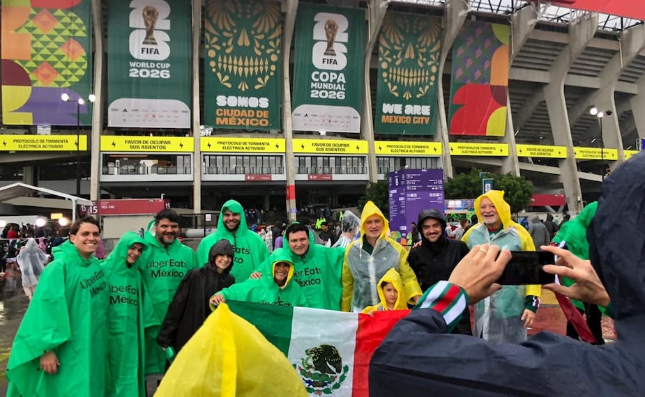Protocolo por tormenta eléctrica para el partido de México vs Inglaterra - Foto: Diego Simón Sánchez | EL UNIVERSAL