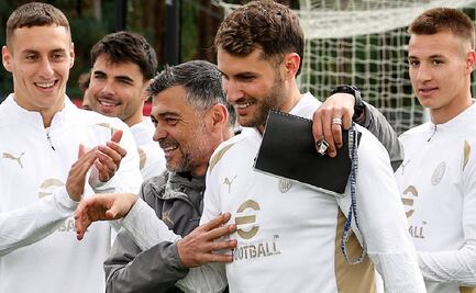 Santiago Giménez festejó su cumpleaños 24 con el Milan ¿Hubo pastelazo?