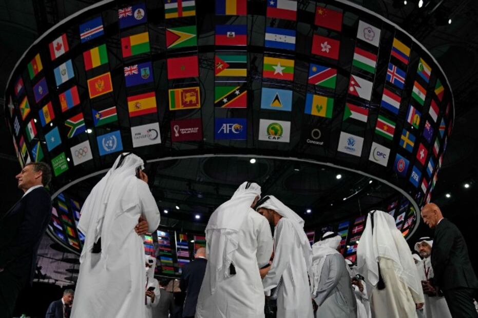 Qatar 2022: Banderas LGBT podrían prohibirse por seguridad de aficionados