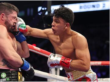Jaime Munguía, boxeador al que ha evitado el Canelo Álvarez, mandó al retiro al último rival que noqueó