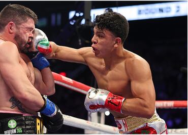 Jaime Munguía, boxeador al que ha evitado el Canelo Álvarez, mandó al retiro al último rival que noqueó
