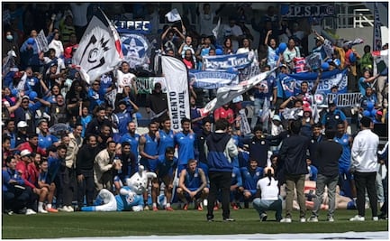 La Sangre Azul muestra el apoyo a Cruz Azul previo a la final contra Vancouver