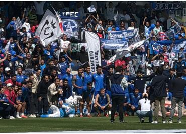 La Sangre Azul muestra el apoyo a Cruz Azul previo a la final contra Vancouver