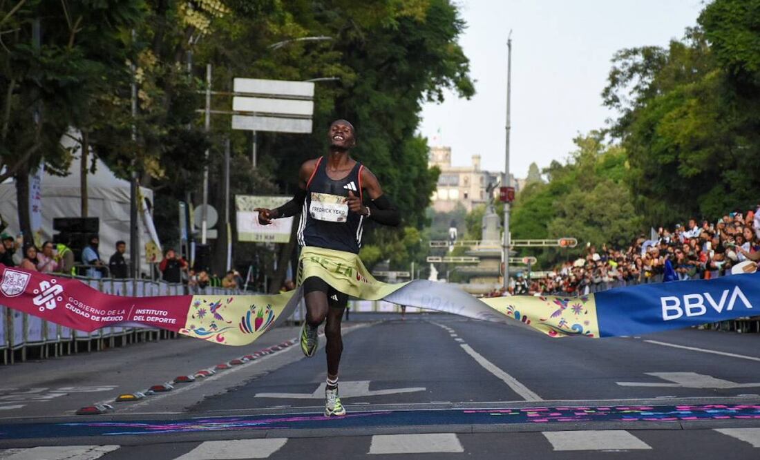 Fredick Yeko Domongole y Joyce Chepkemoi Tele se llevaron el triunfo en las ramas élite varonil y femenil. Foto: @21KCDMX