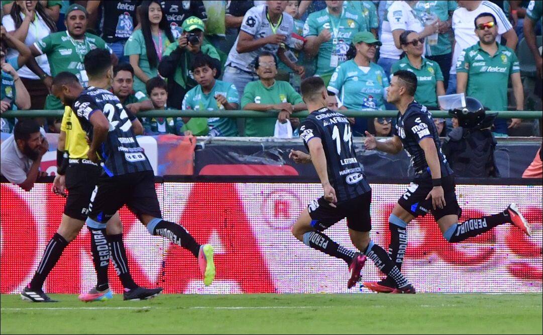 Pablo Barrera, de Querétaro, celebra su gol ante León. FOTO: Imago7