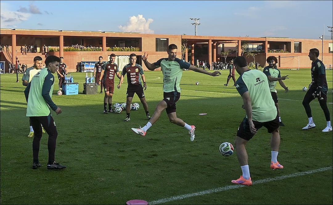 Jugadores de la Selección Mexicana, durante un entrenamiento. FOTO: Imago7