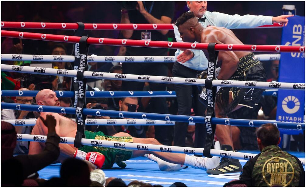 Ngannou logró derribar a Fury en el tercer asalto - AFP