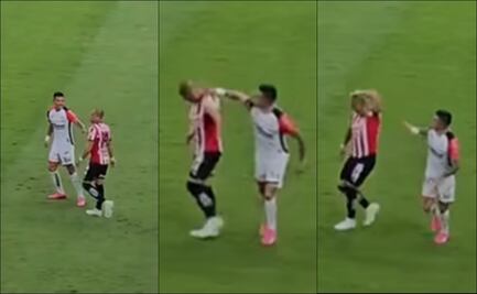 'Chicharito' Hernández recibió un 'cocazo' de parte del 'Hueso' Reyes en el Clásico Tapatío