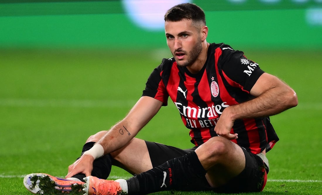 El mexicano Santiago Giménez durante el empate a ceros entre Juventus y Milan | FOTO: AFP