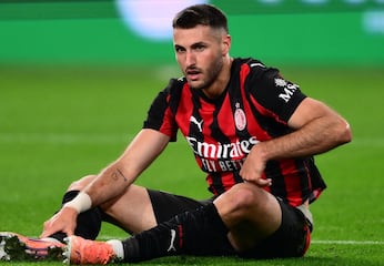 Santiago Giménez es borrado del Milán por esta razón; lo dejaron fuera de la convocatoria vs Roma