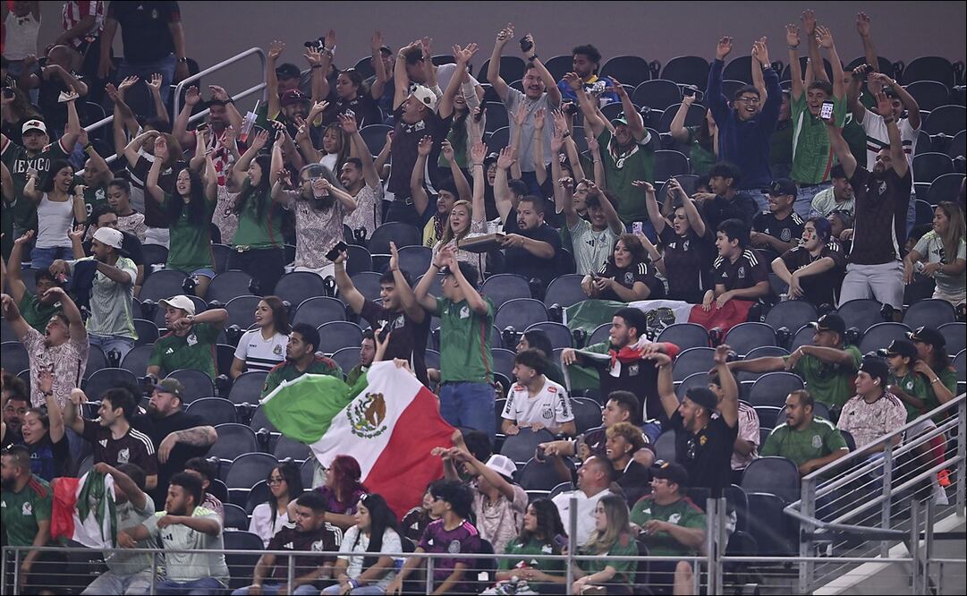 Aficionados de la Selección Mexicana celebran durante un partido. FOTO: Imago7