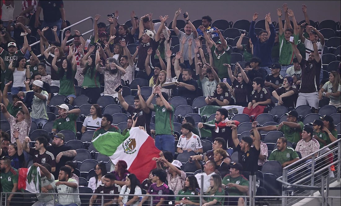 Aficionados de la Selección Mexicana celebran durante un partido. FOTO: Imago7