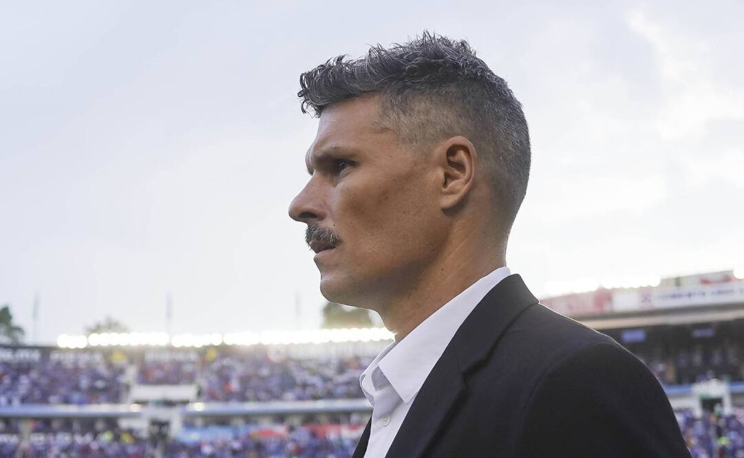 Tano agradeció a sus pupilos y se despidió. Foto: Imago7.