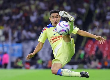 Luis Fuentes quita presión en el América: 'El rival a vencer somos nosotros mismos'