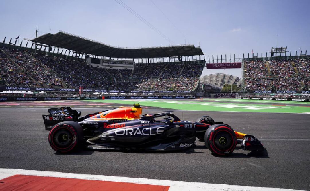 Sergio Pérez conduce su monoplaza en la pista del Autódromo Hermanos Rodríguez. FOTO: Imago7