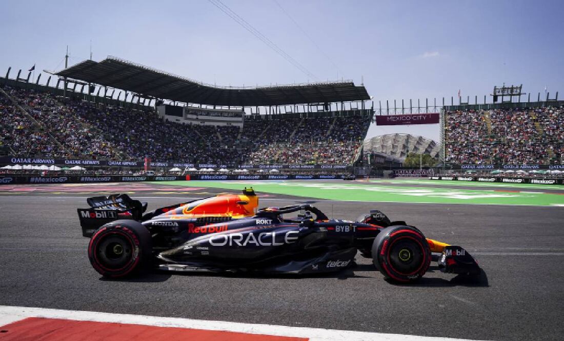 Sergio Pérez conduce su monoplaza en la pista del Autódromo Hermanos Rodríguez. FOTO: Imago7