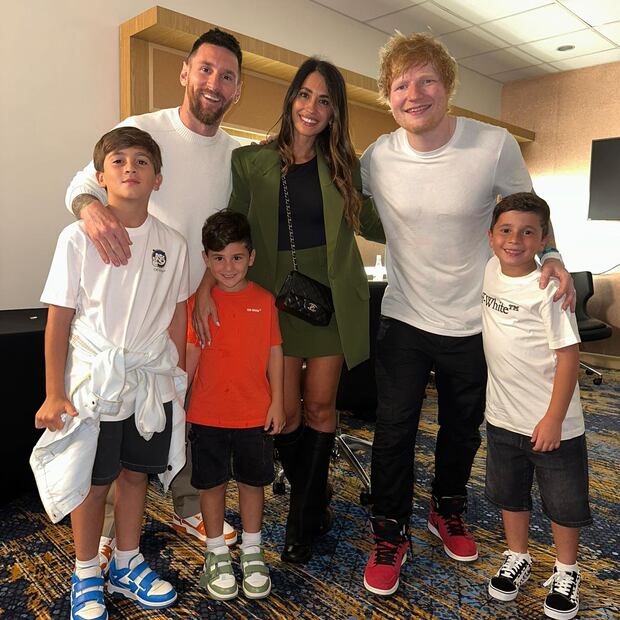 Messi, su familia y Ed Sheeran. Fuente: Instagram @leomessi