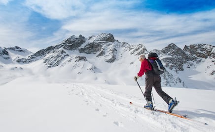 Esquiador de 72 años muere al chocar contra un snowboarder en Colorado