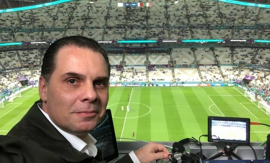 Christian Martinoli, durante una transmisión de TV Azteca en Qatar 2022, el último Mundial que ha narrado. Foto: Especial