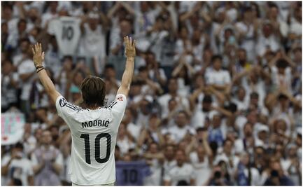 Real Madrid homenajea a Luka Modric en la victoria ante la Real Sociedad; su última función en el Bernabéu 