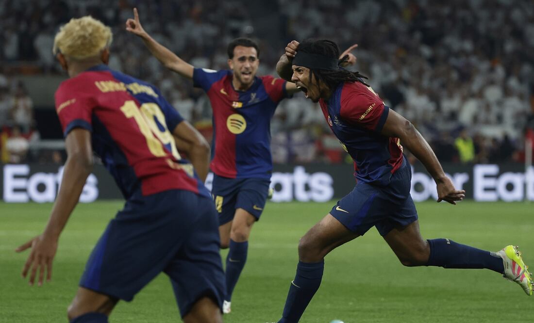 Barcelona en festejo de gol, tras propinarle un tercer tanto al Real Madrid en la Copa del Rey - Foto: AP