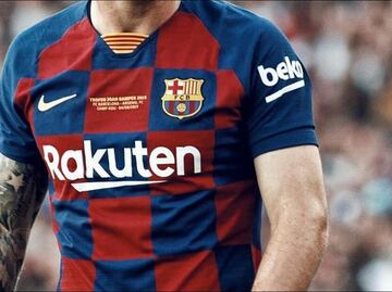 Exjugador del Barcelona fue hospitalizado de urgencia tras ser mordido en su zona baja