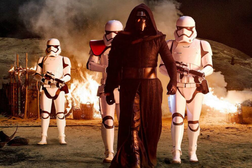 Una chatarrera, un ex soldado de asalto y un droide unen sus fuerzas para localizar a Luke Skywalker antes de que la siniestra Primera Orden dé con él. (Foto: Netflix)