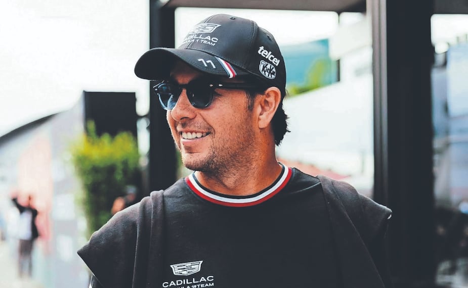 Checo Pérez sonriendo ante las cámaras / Foto: Archivo El Universal