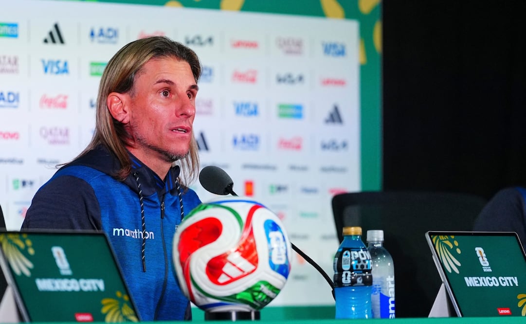 El técnico de Ecuador busca sorprender a México en el estadio Azteca / Foto: Imago7