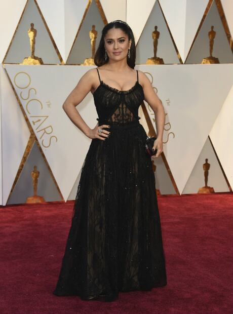 Los vestidos más atrevidos que Salma Hayek ha lucido en los Óscar