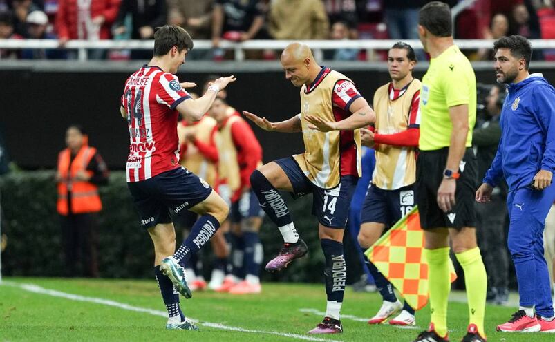 Javier Hernández considera que la 'Hormiga' González es su heredero y el futuro ídolo de México