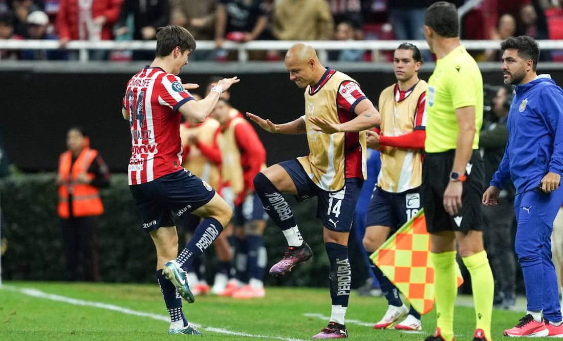 Hormiga González ha aprovechado las enseñanzas de Chicharito en Chivas. Foto: Imago7