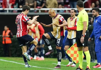 Carlos Salcido ve muchas similitudes de la Hormiga González con el Chicharito Hernández de 2010