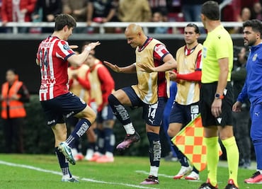 Carlos Salcido ve muchas similitudes de la Hormiga González con el Chicharito Hernández de 2010