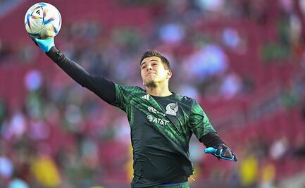 Julio González, con la bandera de Pumas en la Selección Mexicana