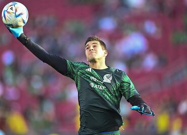 Julio González, con la bandera de Pumas en la Selección Mexicana