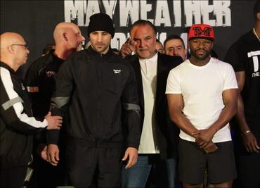 ¡Subieron a la báscula! La pelea entre Mayweather y John Gotti III será con 10 kg de diferencia